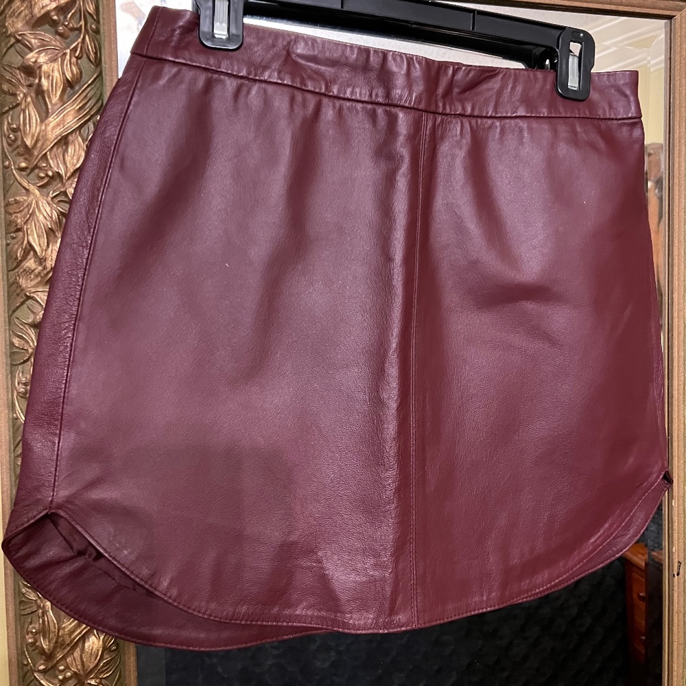 Never worn, leather BB DAKOTA skirt